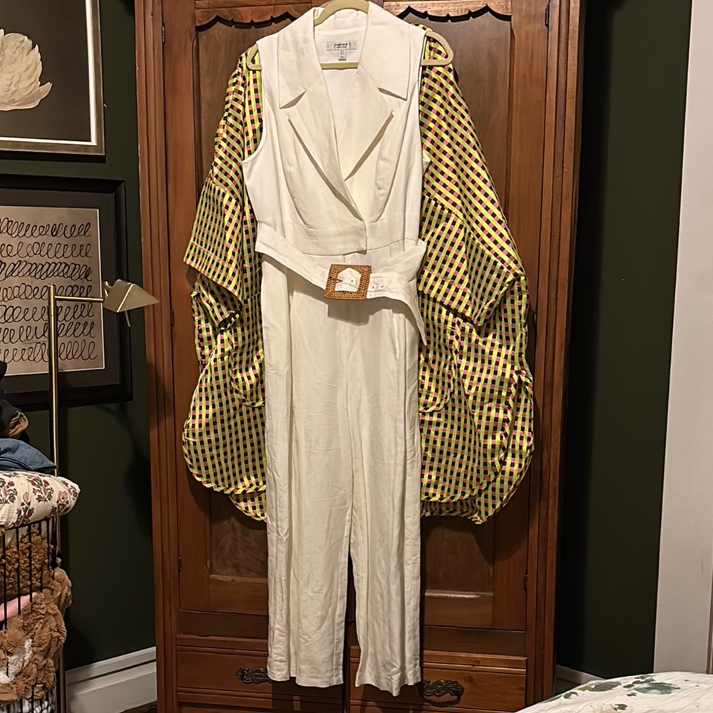 White Sleeveless Jumpsuit with belt - Picture 7 of 7
